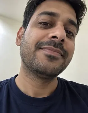 Rejected visa photo: selfie or tilted